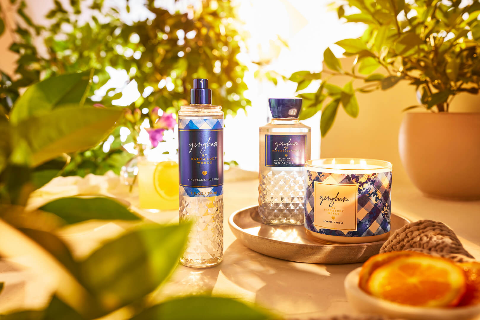 BATH AND BODY תמונת מוצרים של המותג בצבע סגול